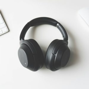 Studio Wireless Headphones — foto ilustrasi produk dummy