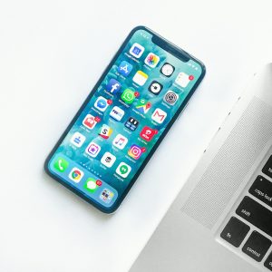 Smartphone One — foto ilustrasi produk dummy